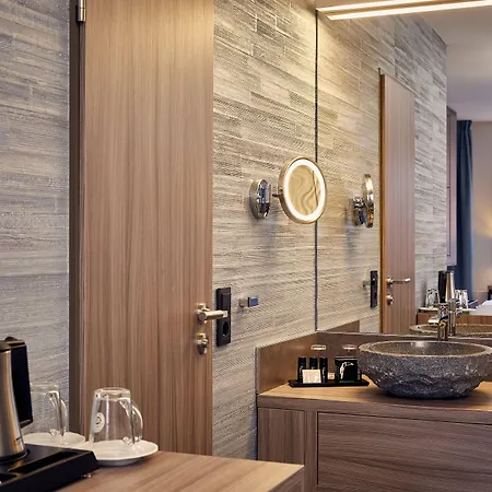 Отель Der Valk 3*